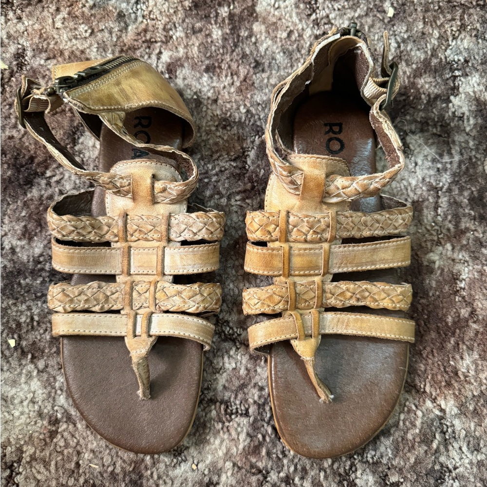 Women’s Roan Sandals size 9.5 Tan